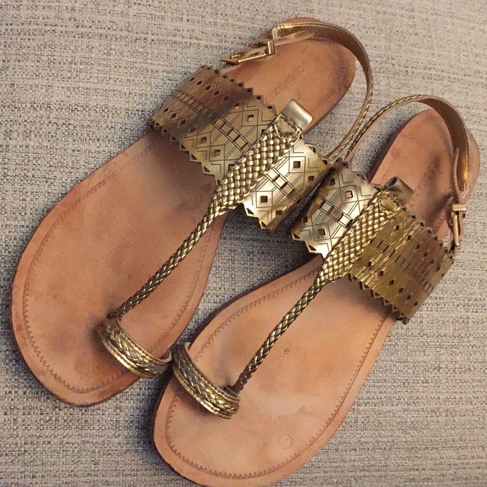 BCBGMAXAZRIA gold braid Tstrap sandal w/backstraps